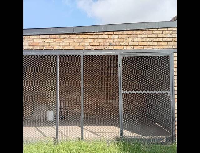 2 BEDROOM HOUSE FOR SALE IN KRUGERSDORP